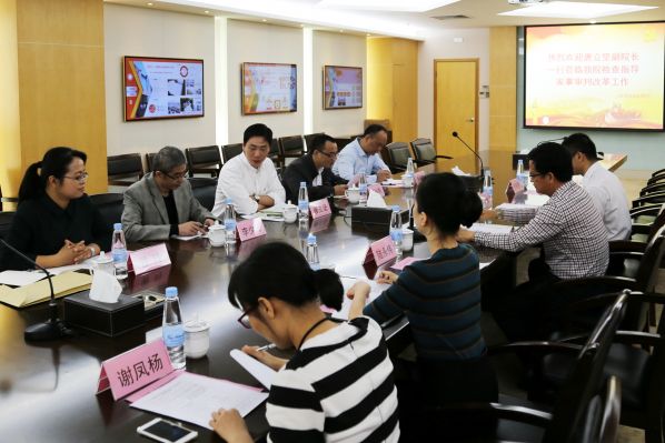 1、4月18日,我院唐立堅(jiān)副院長(zhǎng)一行5人到市第一法院進(jìn)行調(diào)研并召開(kāi)座談會(huì).jpg